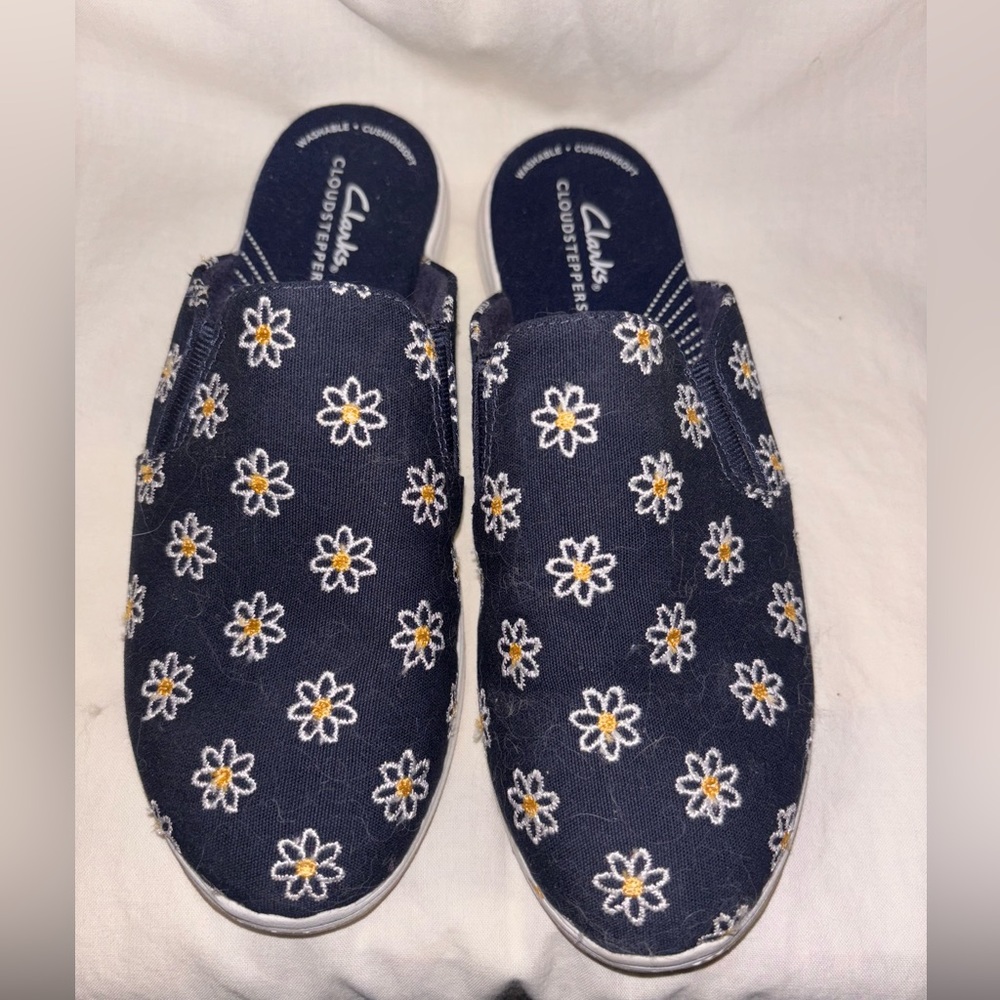 Clarks Women's cloud steppers Breeze Shore Mule Navy Floral Canvas size 7